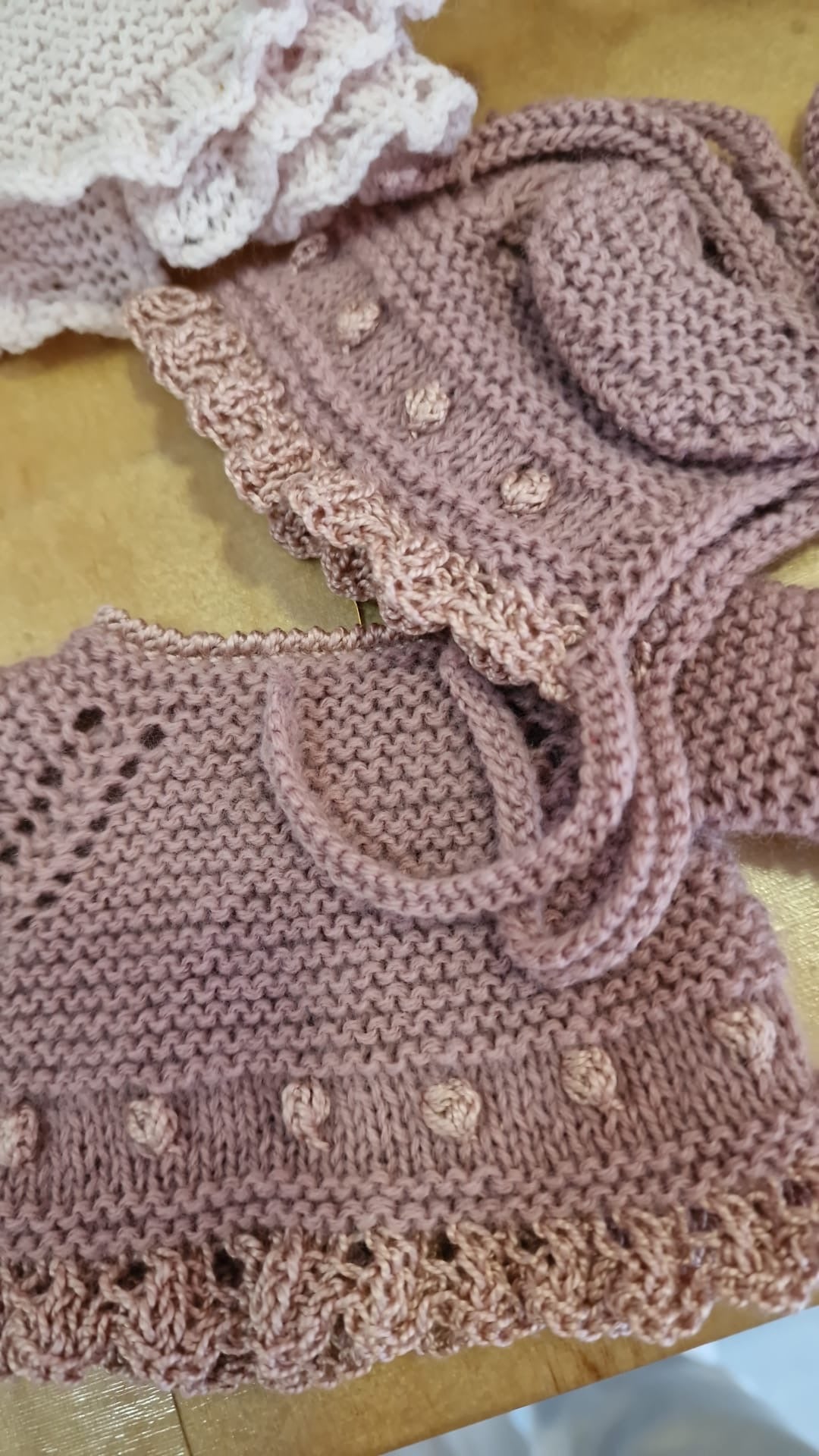 Conjunto jersey, capota y patucos para muñecos de 33cm