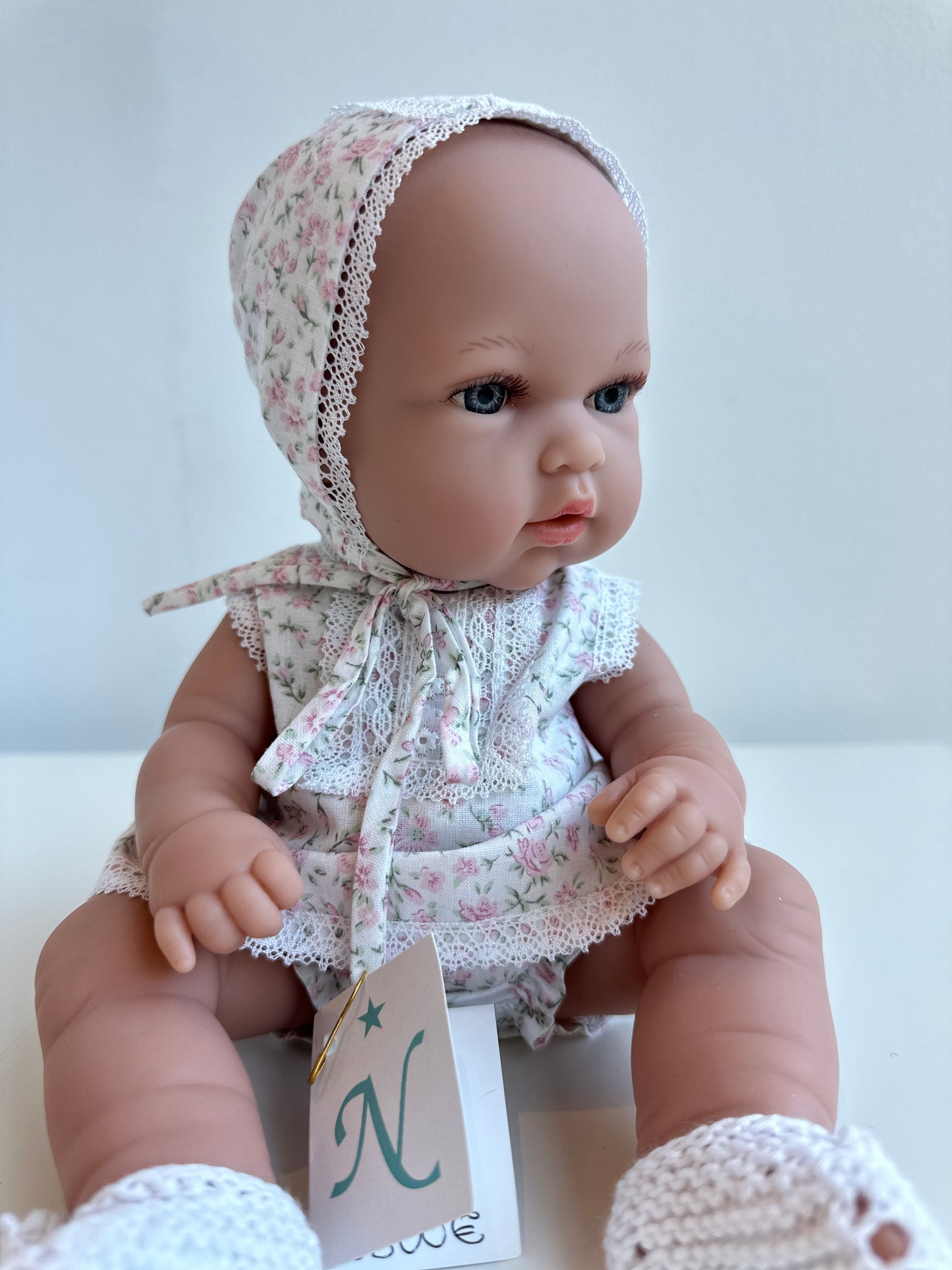 MUÑECO 33 CM LOLA