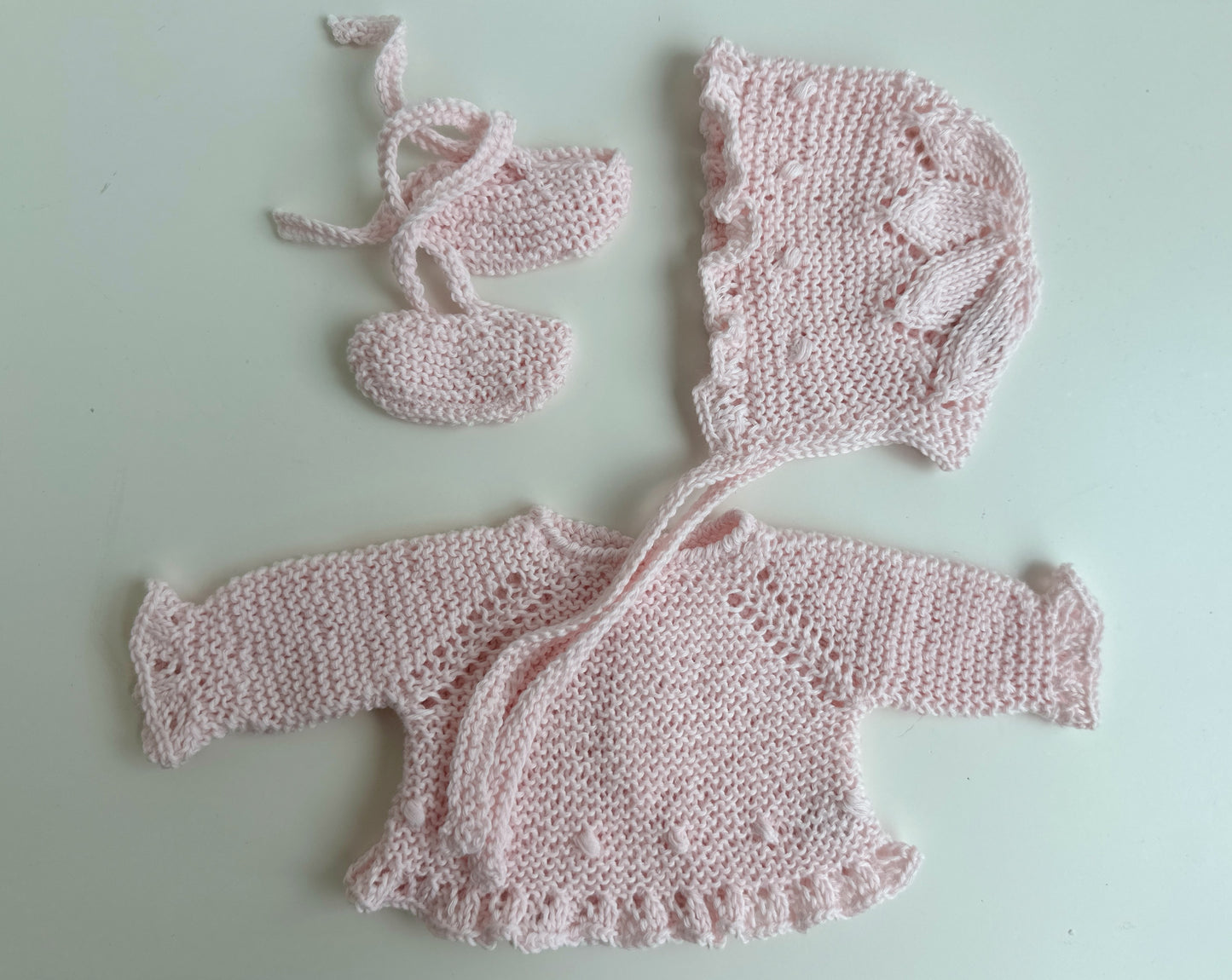 Conjunto jersey, capota y patucos para muñecos de 34 cm