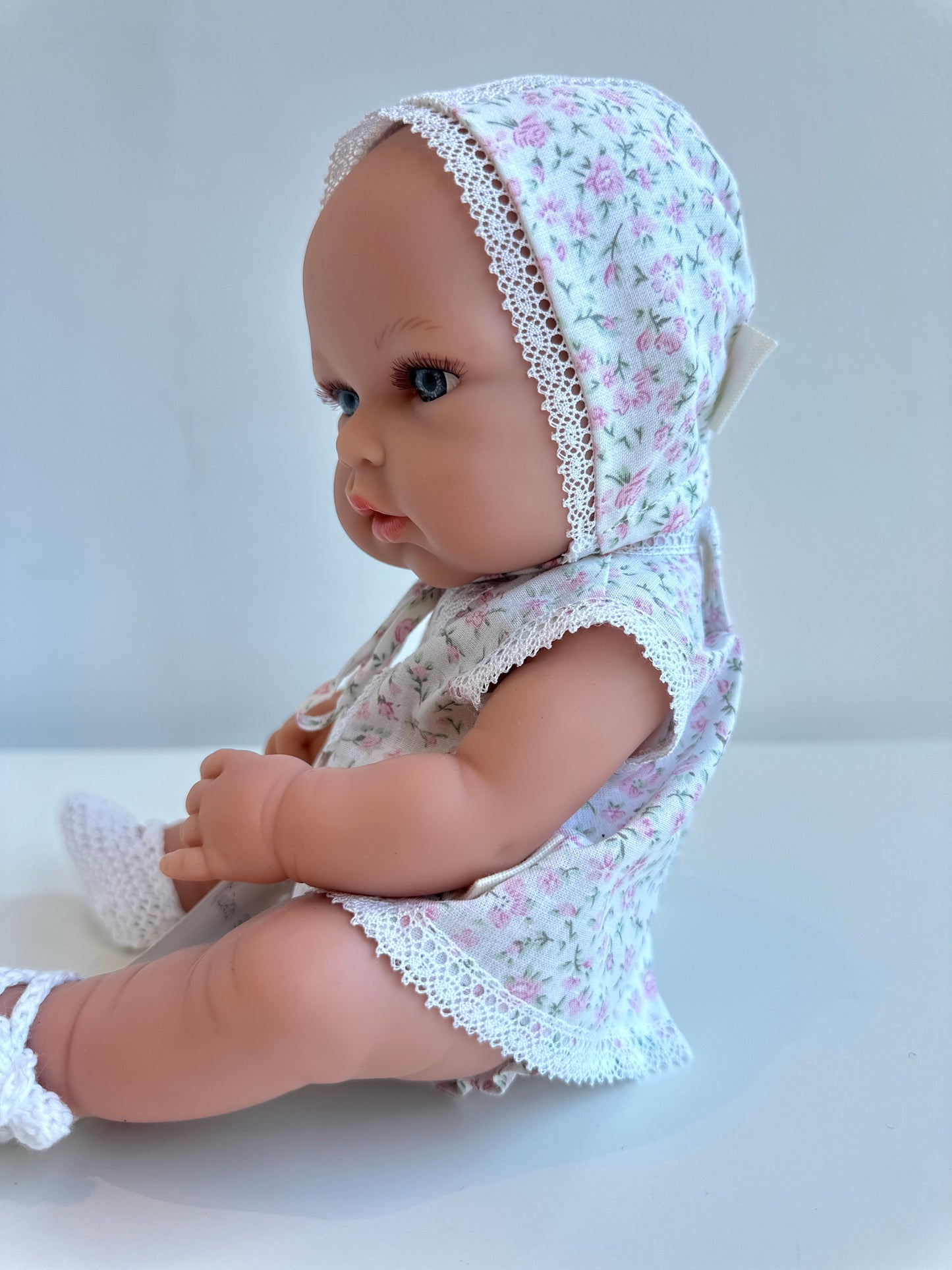 MUÑECO 33 CM LOLA