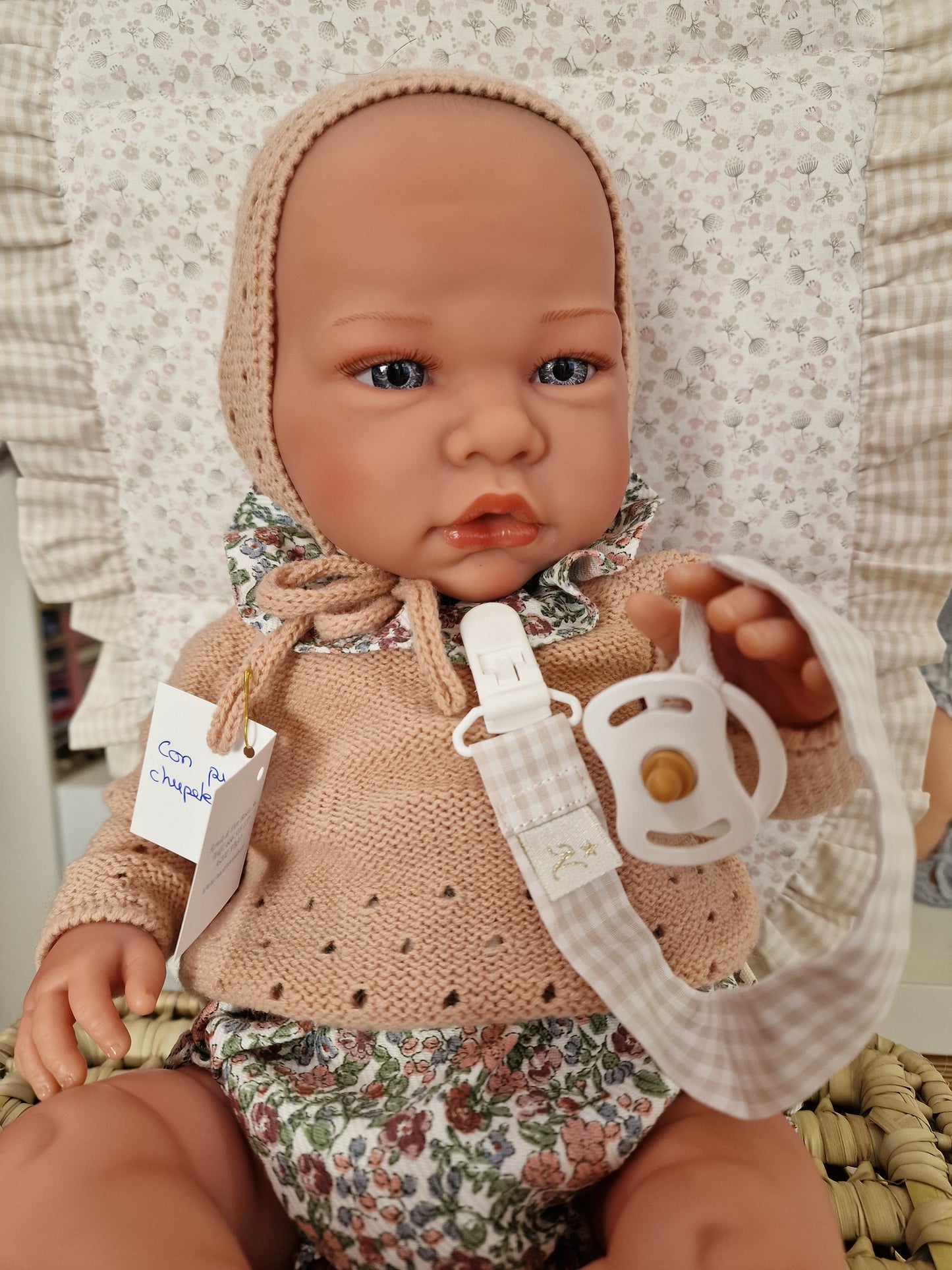 Muñeco 48 centímetros cuerpo blando con peso de Así , con chupete y chupetero
