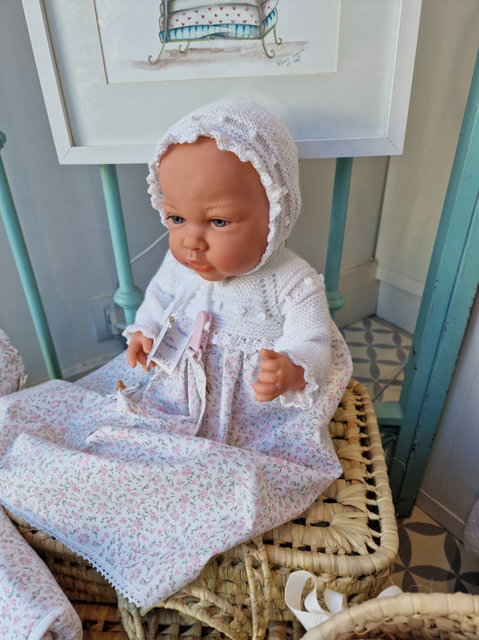 Muñeco 46 centímetros cuerpo blando Marina&Pau con faldón blanco